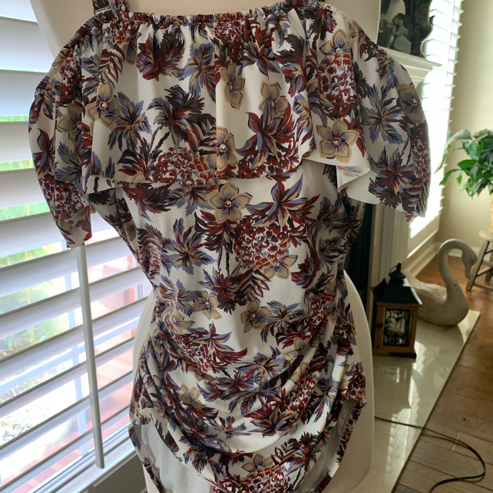 Really cute off the shoulder , so 10 print swim suit
